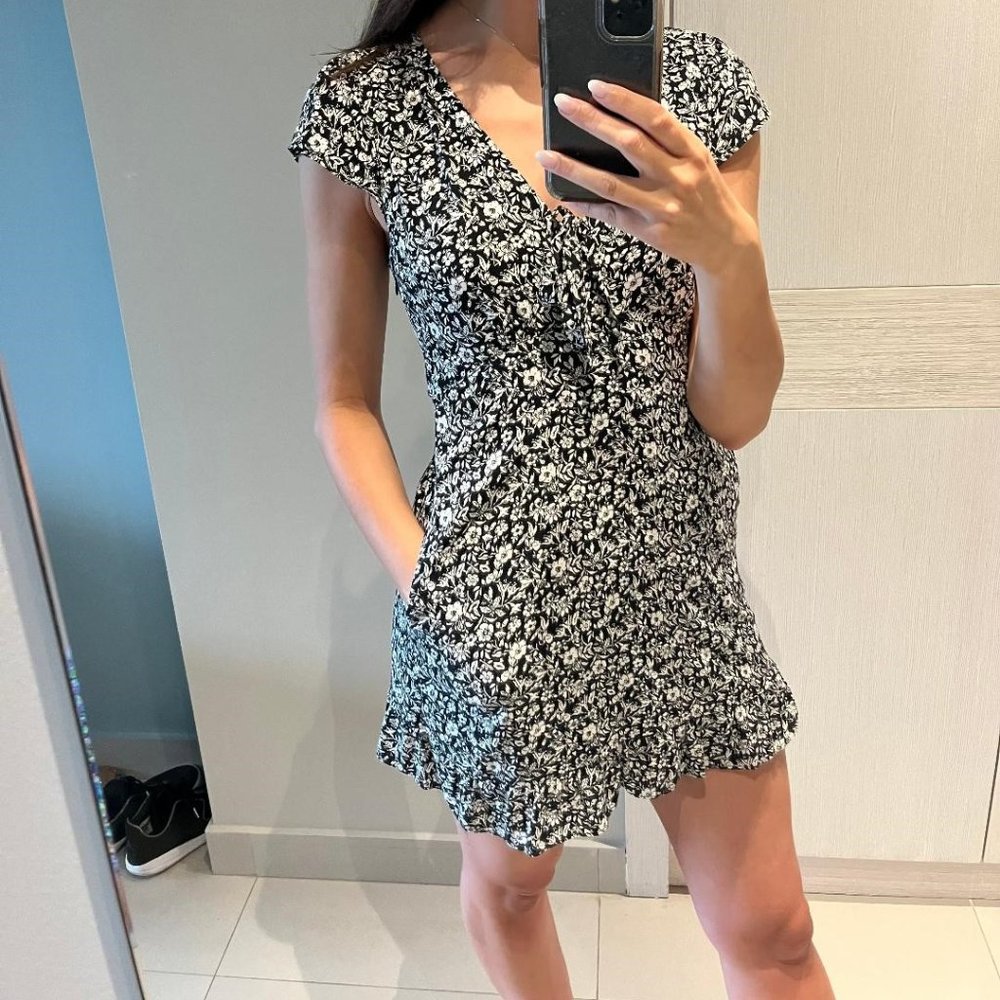 Abercrombie & Fitch Black and White Floral Dress